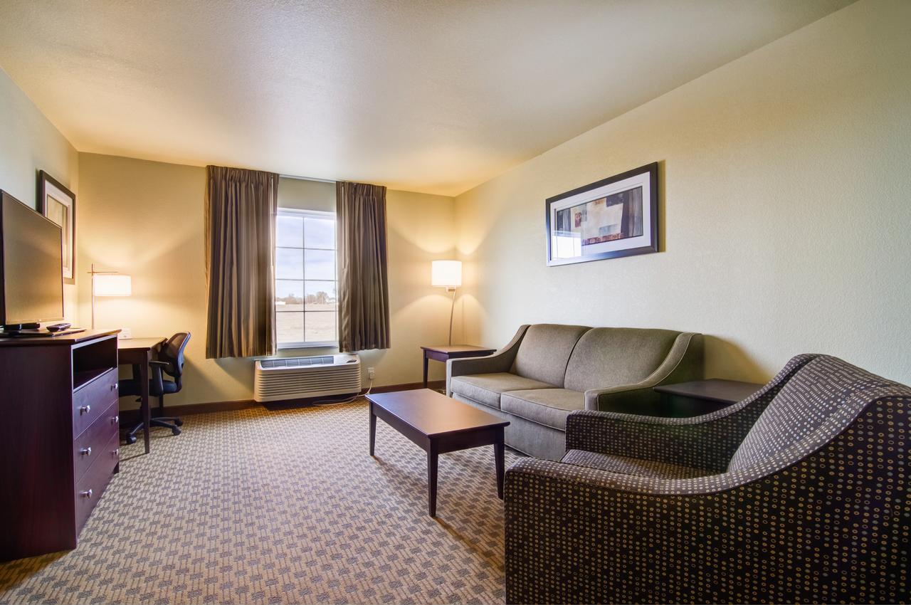 Castle Rock Inn & Suites - Quinter Bagian luar foto