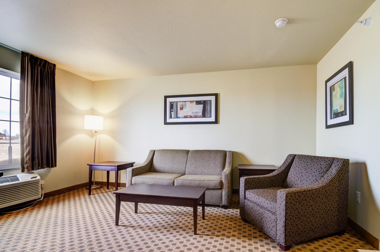 Castle Rock Inn & Suites - Quinter Bagian luar foto