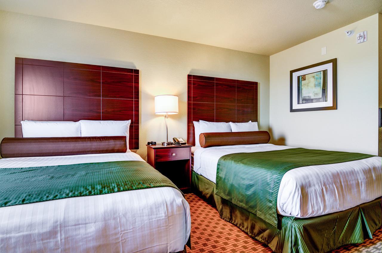 Castle Rock Inn & Suites - Quinter Bagian luar foto