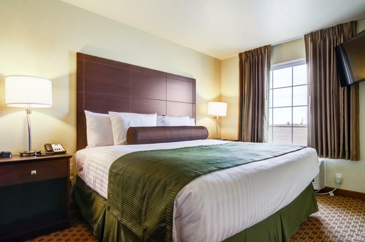 Castle Rock Inn & Suites - Quinter Bagian luar foto