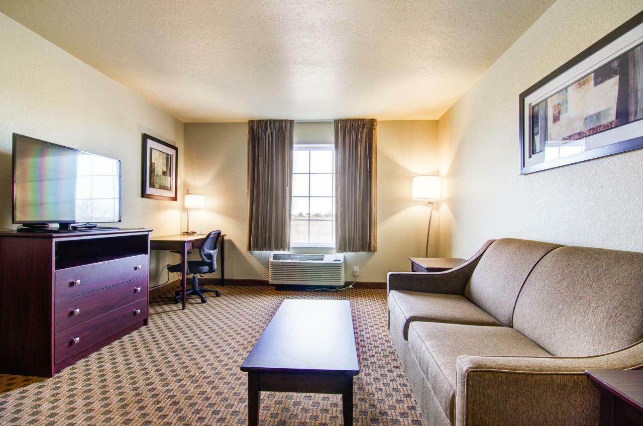 Castle Rock Inn & Suites - Quinter Bagian luar foto