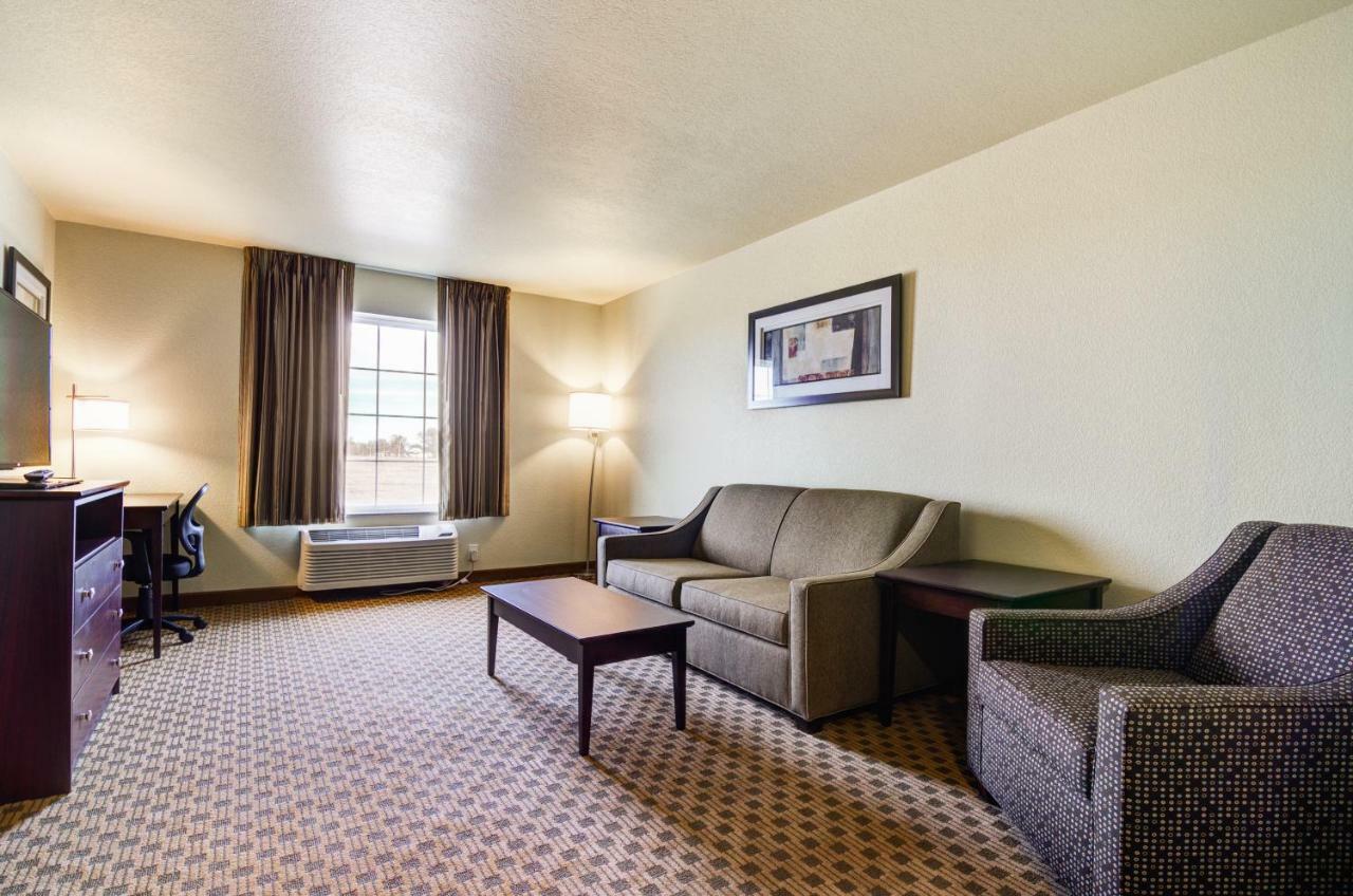 Castle Rock Inn & Suites - Quinter Bagian luar foto