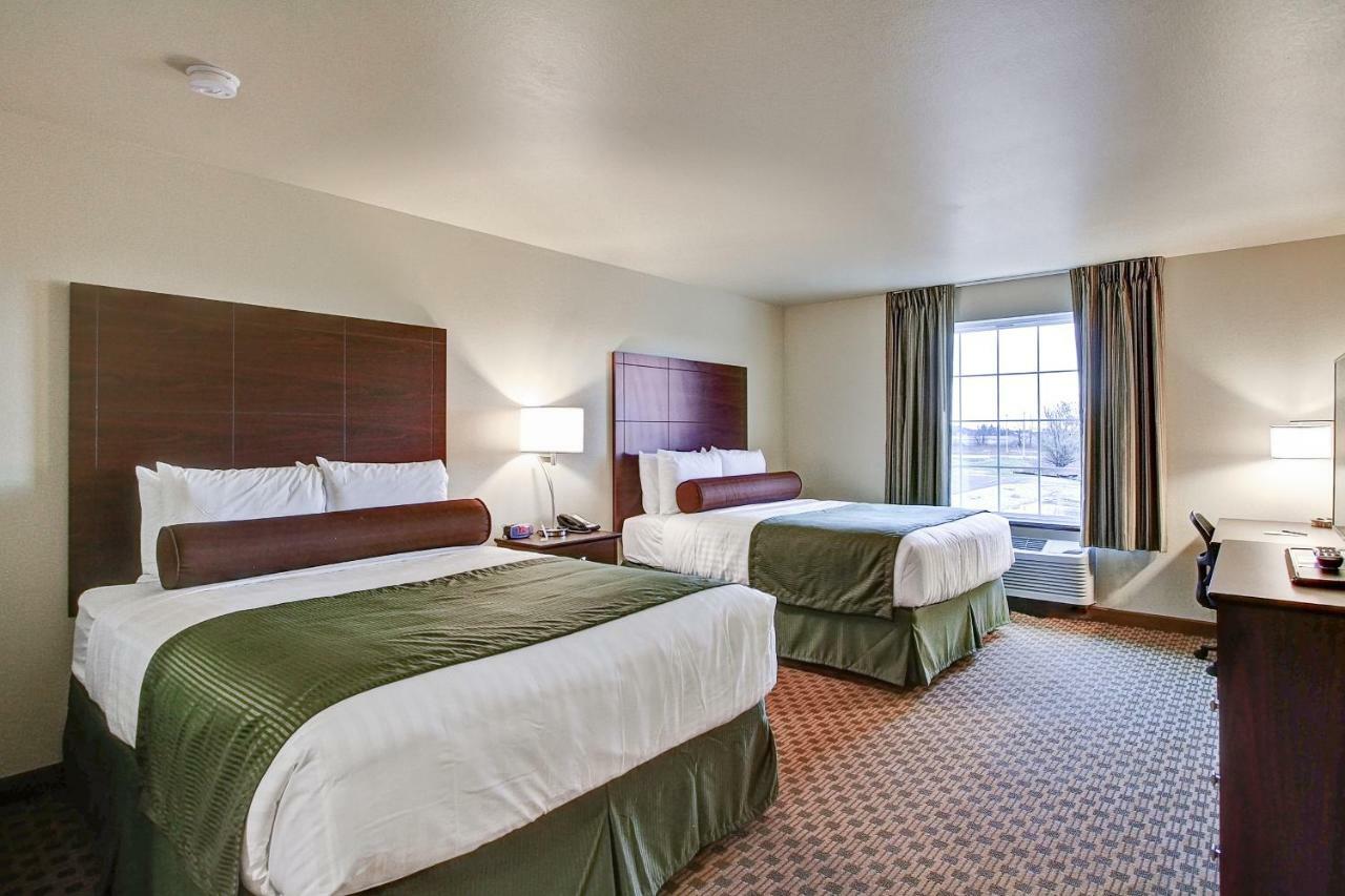Castle Rock Inn & Suites - Quinter Bagian luar foto