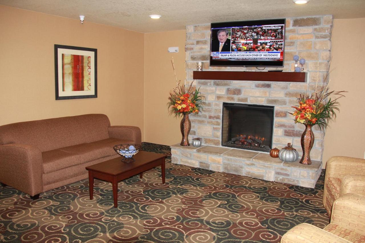 Castle Rock Inn & Suites - Quinter Bagian luar foto