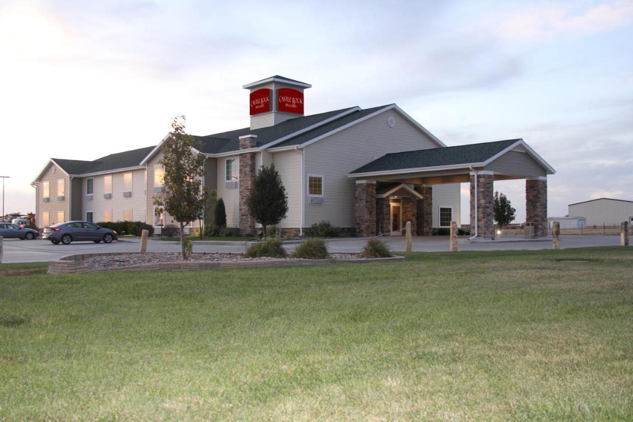 Castle Rock Inn & Suites - Quinter Bagian luar foto